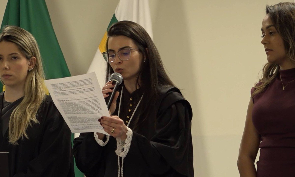 A juíza Alina Tereza de Mattos Azevedo durante a leitura da sentença de Ítalo Jefersson da Silva - (crédito: Bruno Francis/TJMG)
