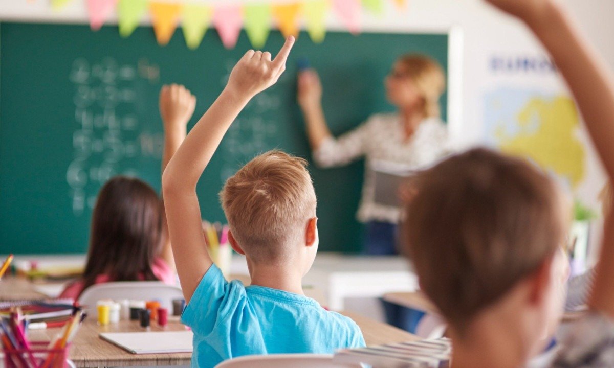 A educação é a única política pública capaz de garantir de forma sustentável aos brasileiros a escalada da pirâmide de renda nacional.  -  (crédito: gpointstudio/Magnific)