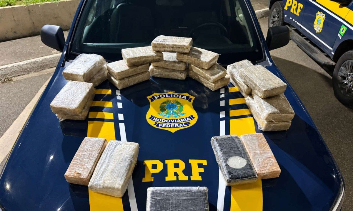 PRF encontra skunk e cocaína em compartimento oculto de carro - (crédito: PRF/Reprodução)