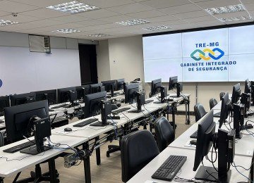 Espaço de monitoramento do Gabinete Integrado de segurança (GIS) no Tribunal Regional Eleitoral de Minas Gerais -  (crédito: Giovanna de Souza/EM/D.A. Press)
