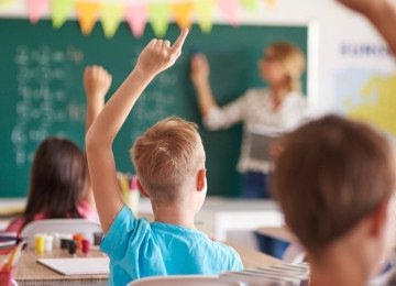 A educação é a única política pública capaz de garantir de forma sustentável aos brasileiros a escalada da pirâmide de renda nacional.  -  (crédito: gpointstudio/Magnific)