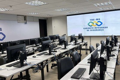 Espaço de monitoramento do Gabinete Integrado de segurança (GIS) no Tribunal Regional Eleitoral de Minas Gerais -  (crédito: Giovanna de Souza/EM/D.A. Press)