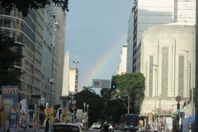 Temperatura desta quinta-feira supera a dos &uacute;ltimos dias, que j&aacute; estavam entre as mais altas do ano na capital -  (crédito: Alexandre Guzanshe/EM/DA.Press)