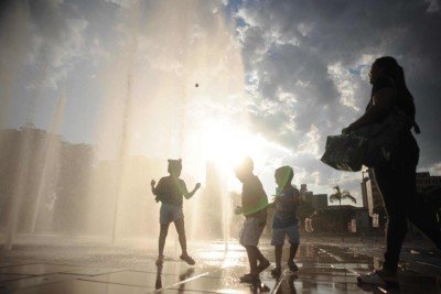 Onda de calor chegar&aacute; ao fim nos pr&oacute;ximos dias, quando ocorrer&aacute; uma queda brusca na temperatura -  (crédito: Alexandre Guzansche/EM/D.A.Press)