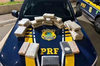 PRF encontra skunk e cocaína em compartimento oculto de carro -  (crédito: PRF/Reprodução)