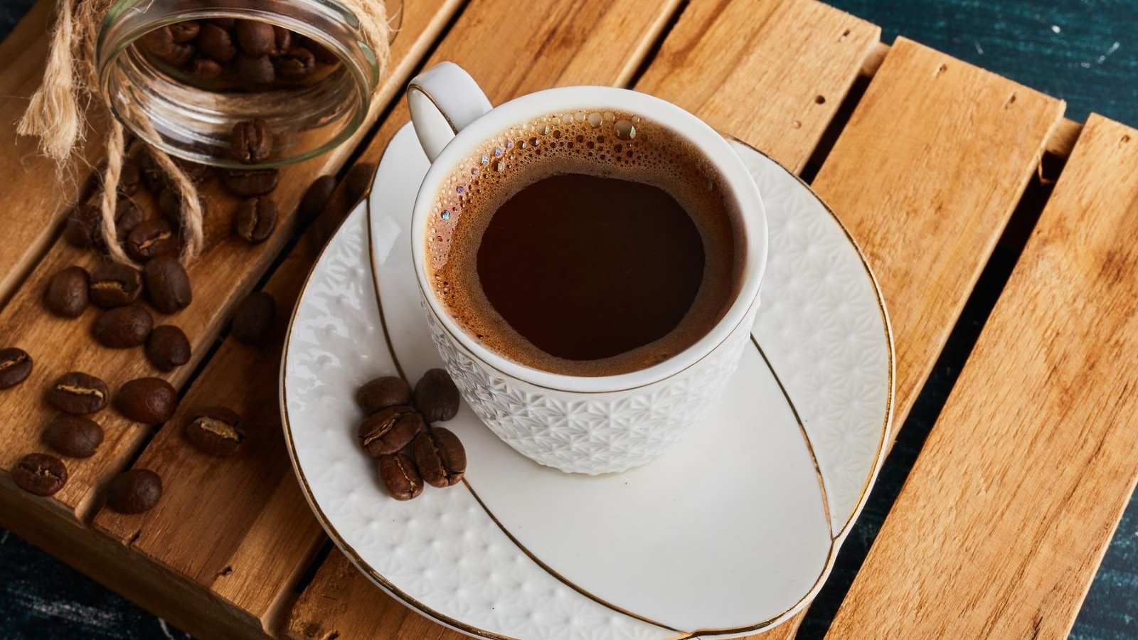 A paix&atilde;o nacional pelo caf&eacute; &eacute; grande, mas especialistas alertam sobre os limites di&aacute;rios para um consumo seguro da bebida -  (crédito: Magnific)