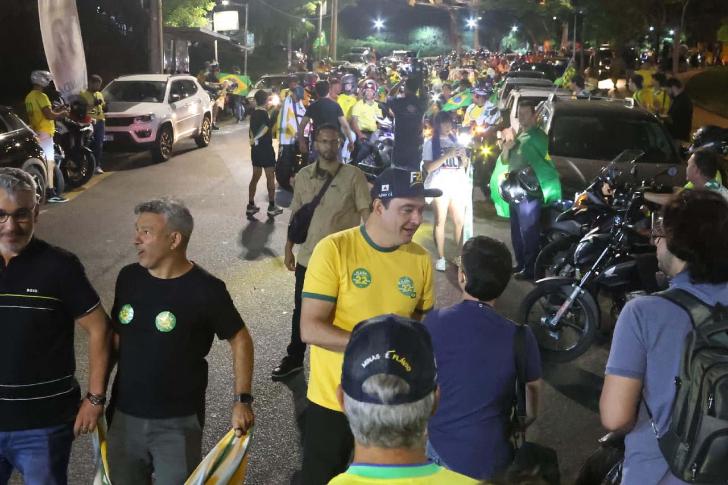 O ato começou uma 