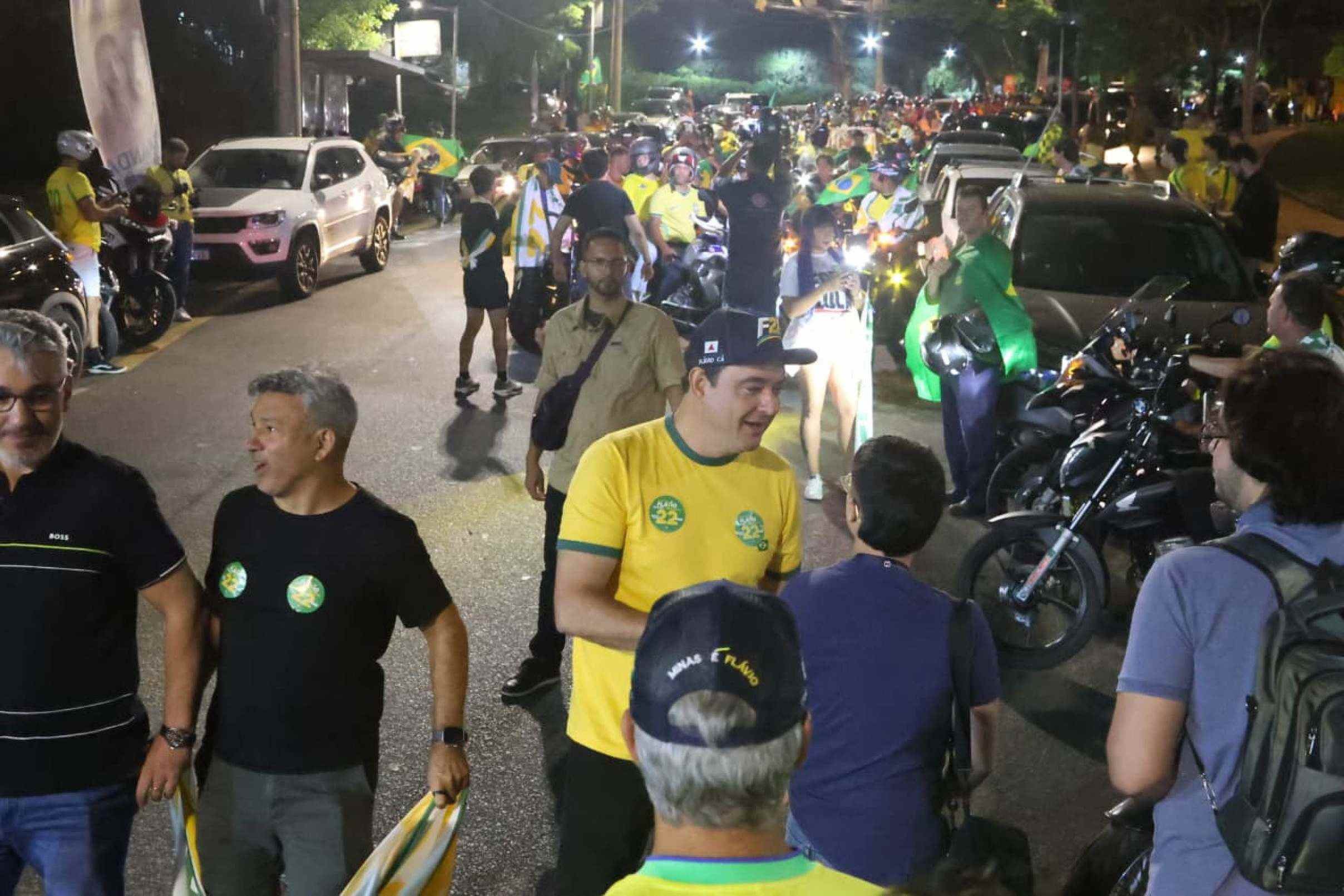 O ato começou uma 