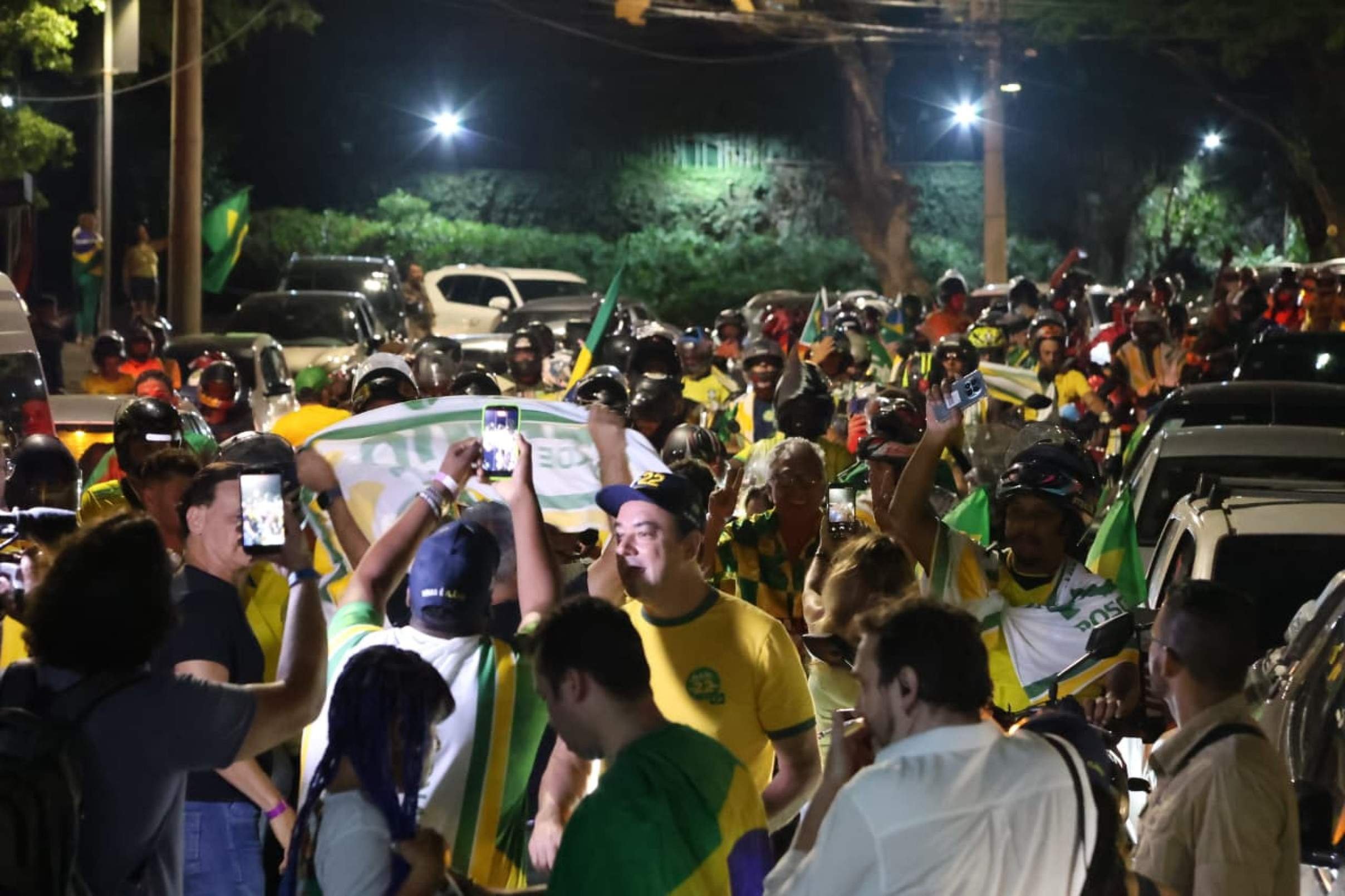 O ato começou uma 