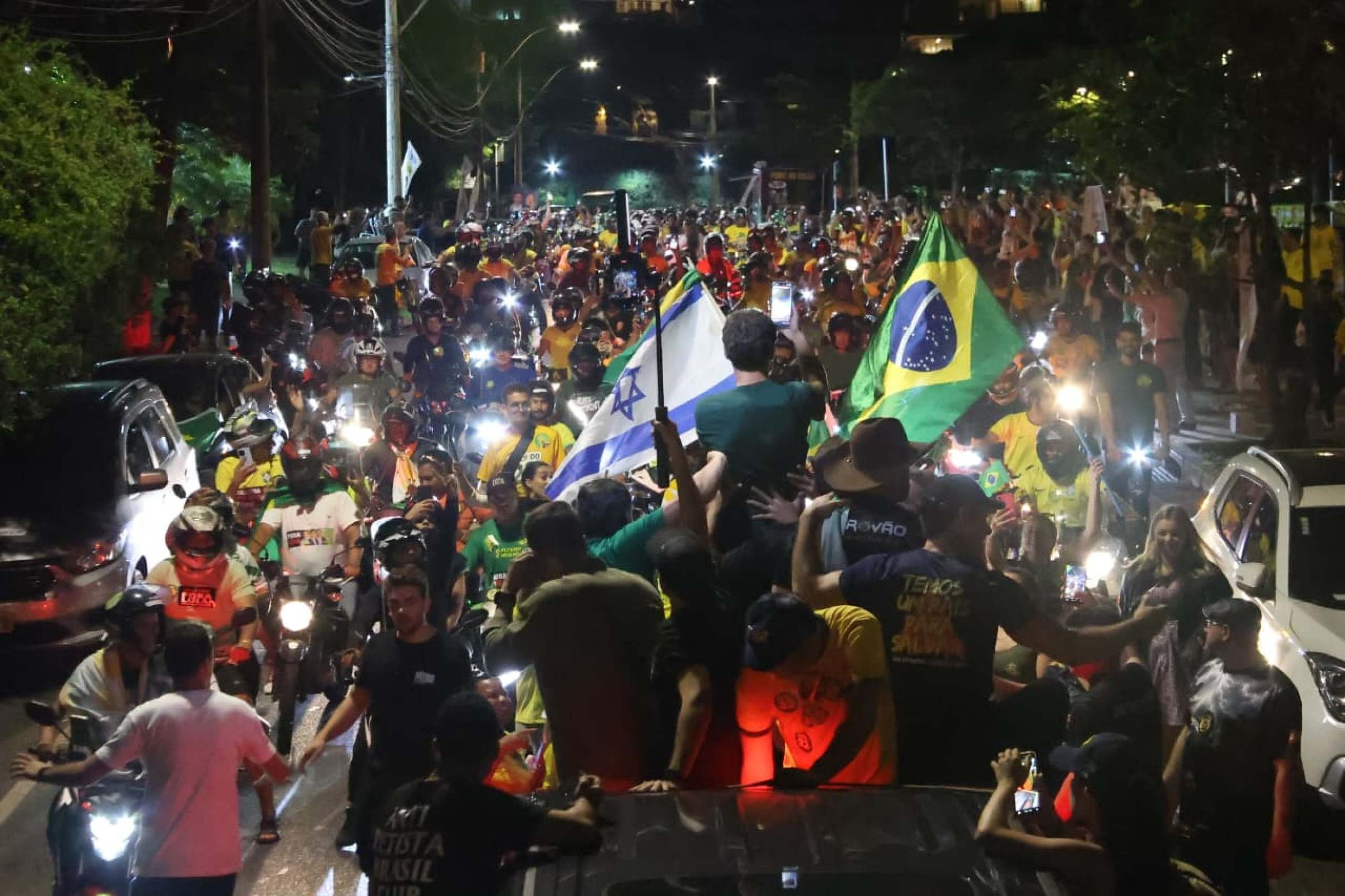 O ato começou uma 