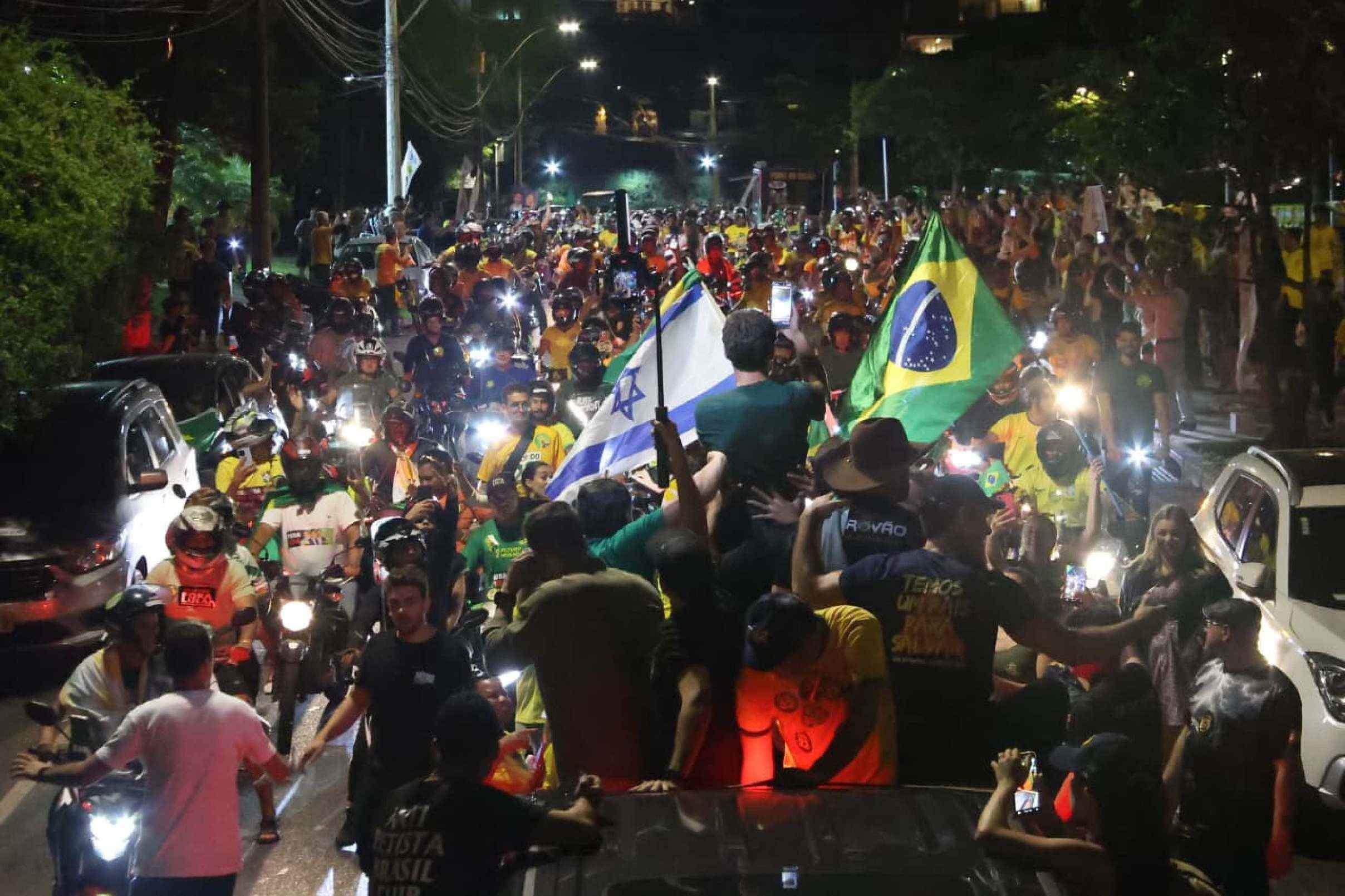 O ato começou uma 