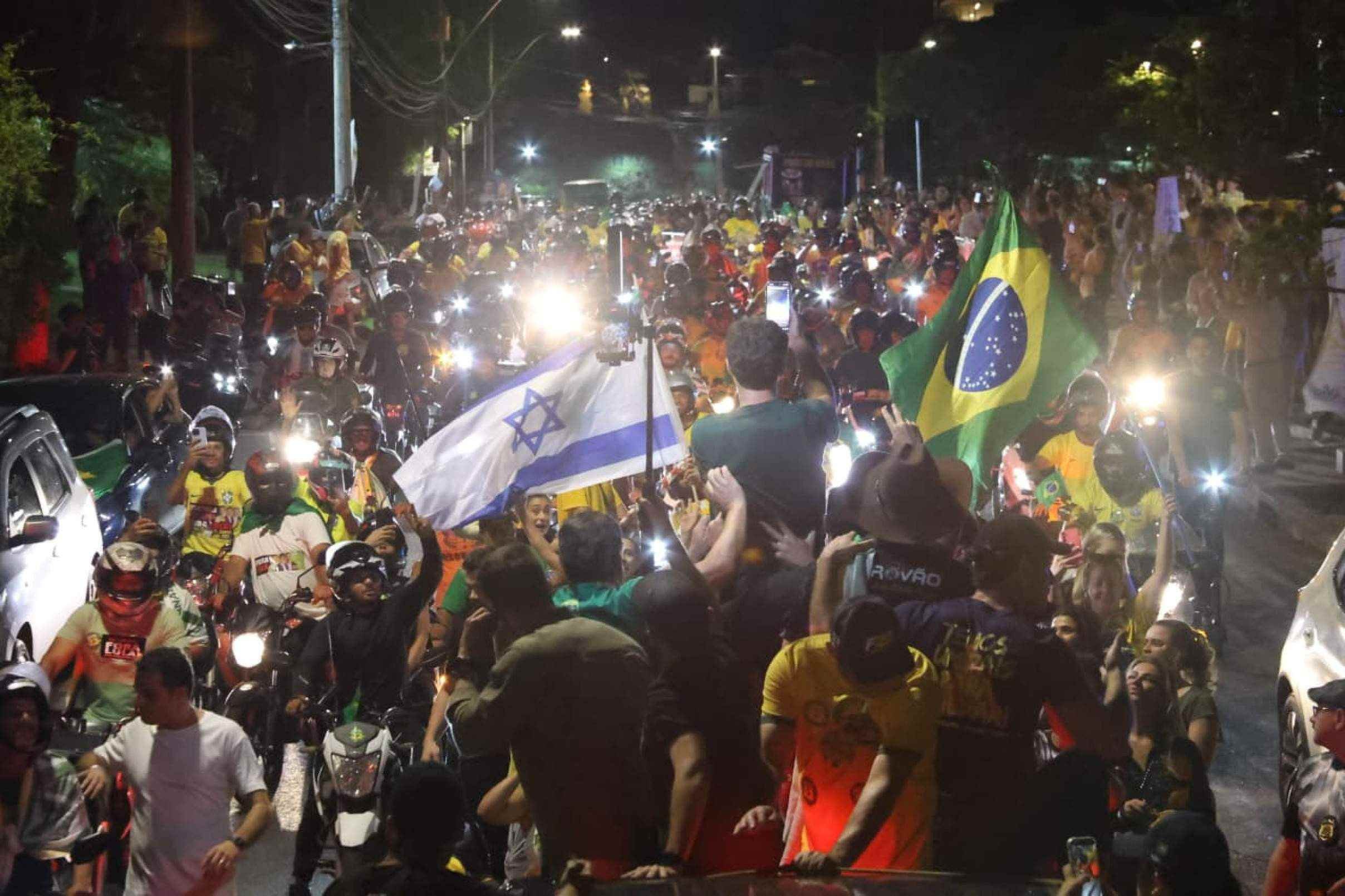 O ato começou uma 