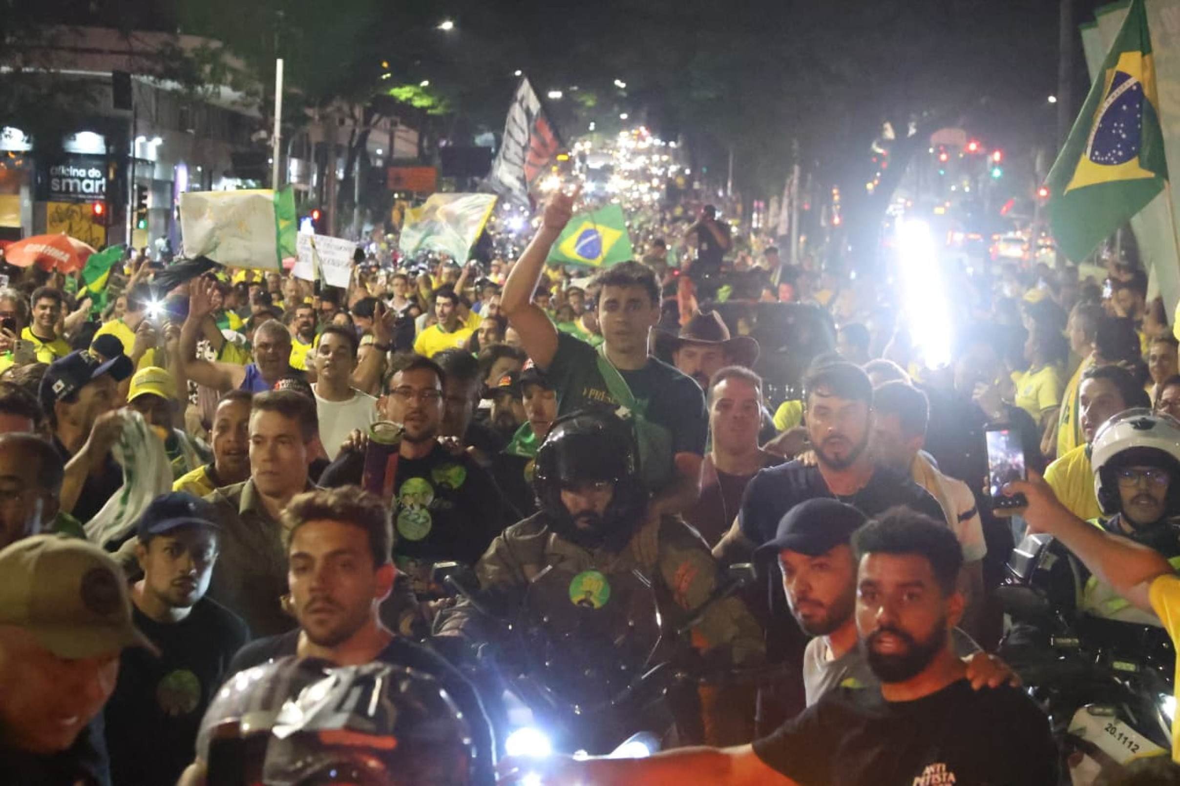 Cruzamento das avenidas Afonso Pena e Amazonas ficou parado durante ato bolsonarista