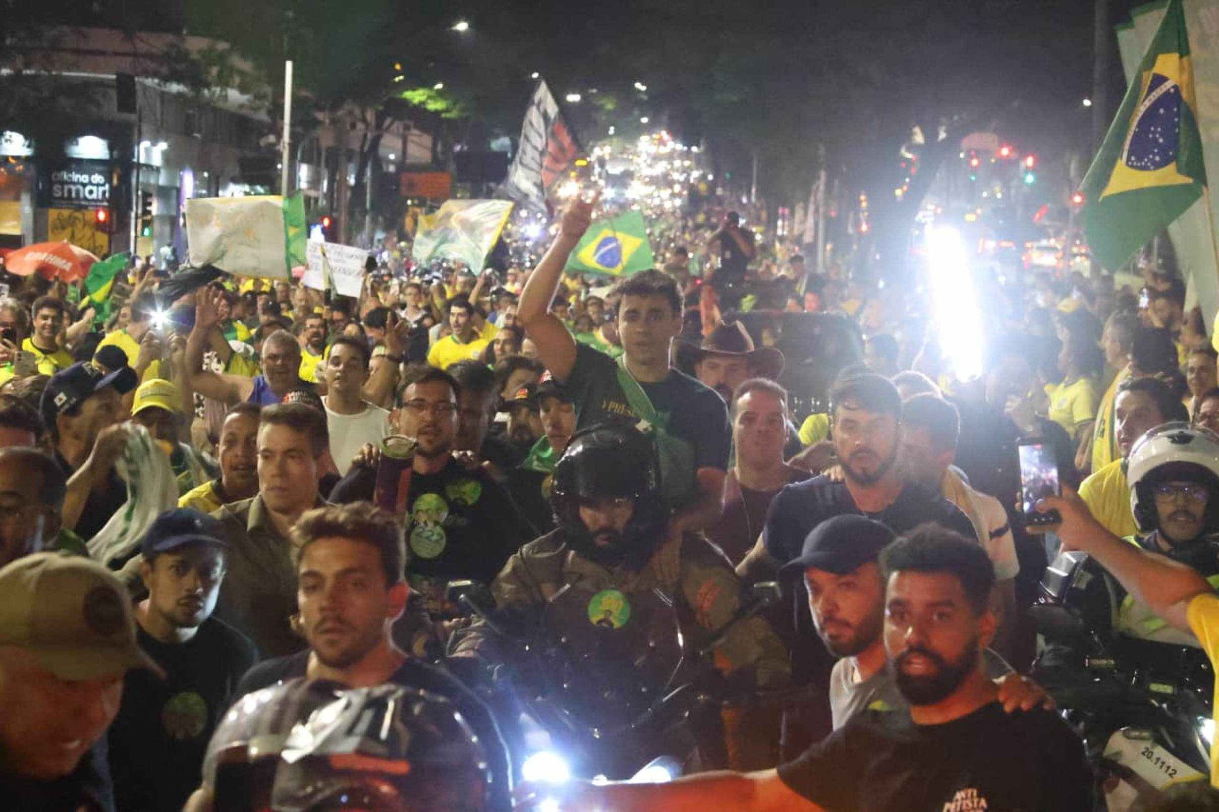 Cruzamento das avenidas Afonso Pena e Amazonas ficou parado durante ato bolsonarista