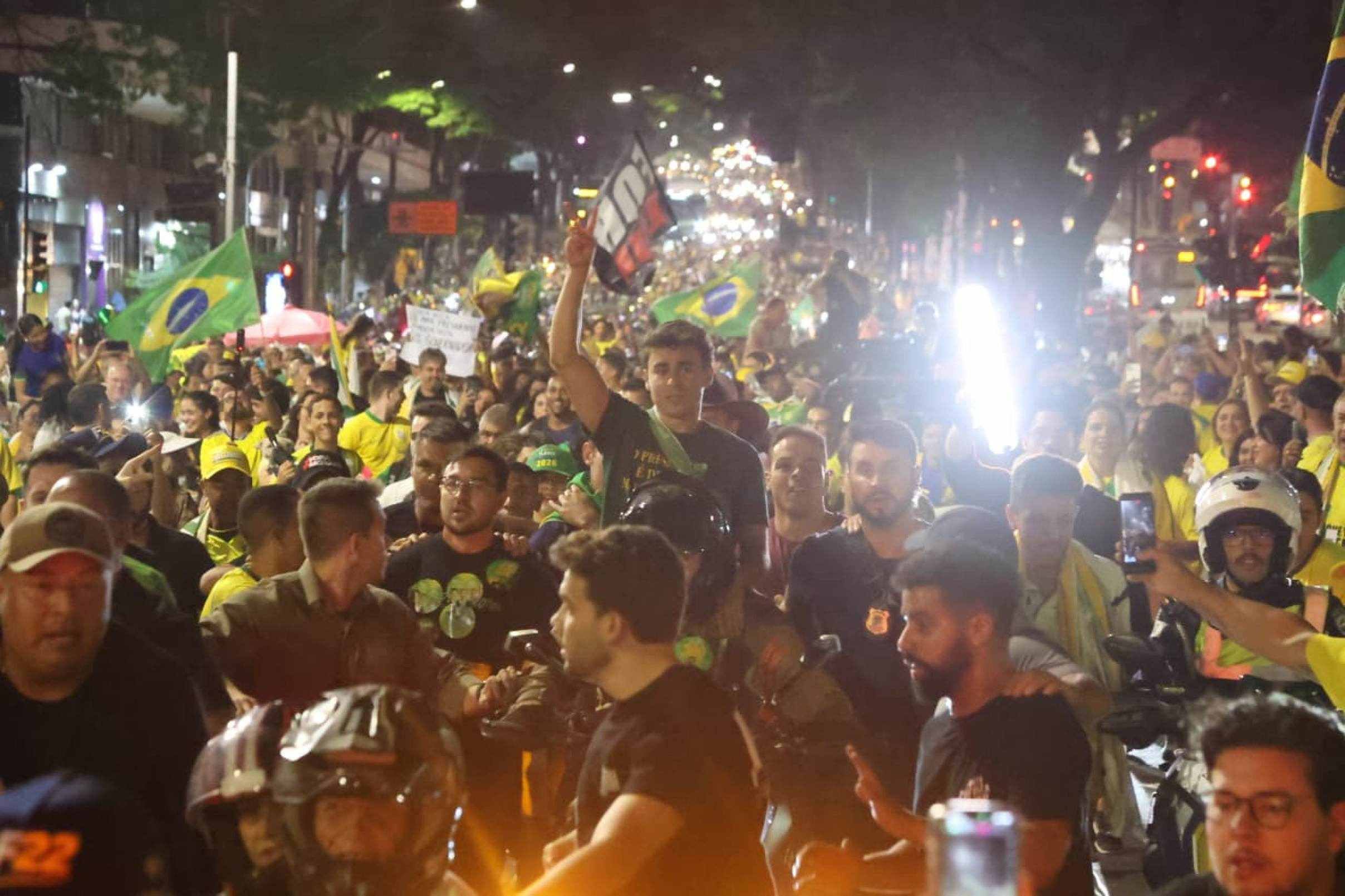 Cruzamento das avenidas Afonso Pena e Amazonas ficou parado durante ato bolsonarista