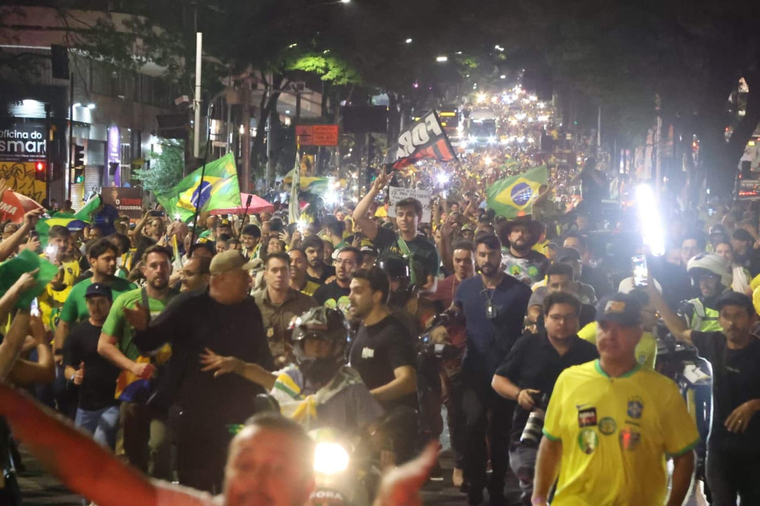 Cruzamento das avenidas Afonso Pena e Amazonas ficou parado durante ato bolsonarista