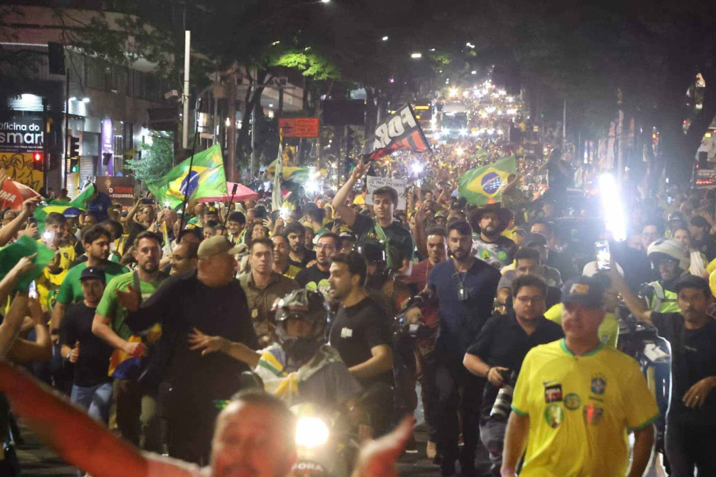 Cruzamento das avenidas Afonso Pena e Amazonas ficou parado durante ato bolsonarista