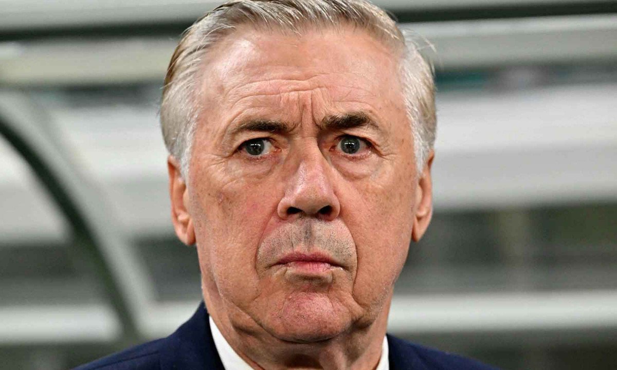 O técnico Carlo Ancelotti comanda a Seleção Brasileira contra a Índia, no último amistoso do time nesta Data Fifa -  (crédito: SAEED KHAN / AFP)