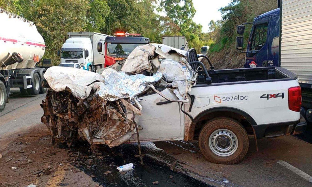 Acidente com caminh&atilde;o e caminhonete faz uma v&iacute;tima em Jo&atilde;o Monlevade 
