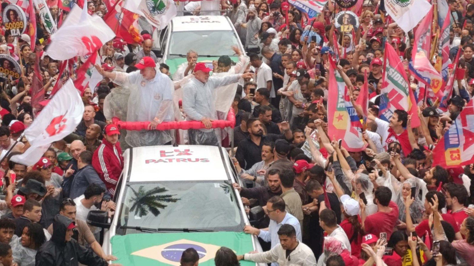 Com a chegada de Lula, Janja e das demais lideran&ccedil;as, a mobiliza&ccedil;&atilde;o seguiu pela Regi&atilde;o Centro-Sul da capital mineira