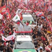 Com quase uma hora de atraso, Lula chega a ato em BH - Alexandre Guzanshe/EM/DA.Press