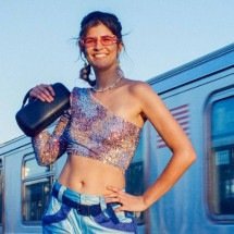 Laura Peartree leva o piseiro de Nova York ao Brasil em sua estreia solo - Lívia Sá