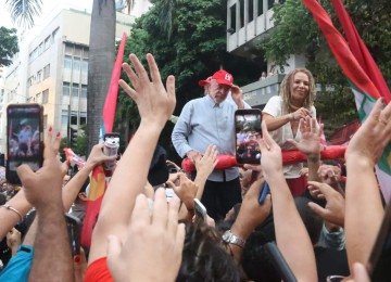 Lula ao lado da candidata ao Senado Áurea Carolina (PSOL) -  (crédito: Marcos Vieira/EM/D.A Press)