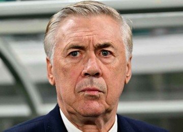 O técnico Carlo Ancelotti comanda a Seleção Brasileira contra a Índia, no último amistoso do time nesta Data Fifa -  (crédito: SAEED KHAN / AFP)