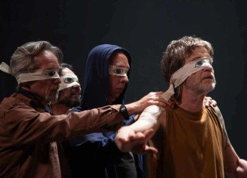 Grupo Galpão leva para o palco os impasses do mundo de hoje, sob inspiração de 'Ensaio sobre a cegueira', livro do escritor português José Saramago -  (crédito: Guto Muniz/Divulgação)