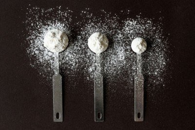 Na hora de escolher o produto, é importante observar a composição, a procedência e a quantidade de creatina por porção -  (crédito: magnific)