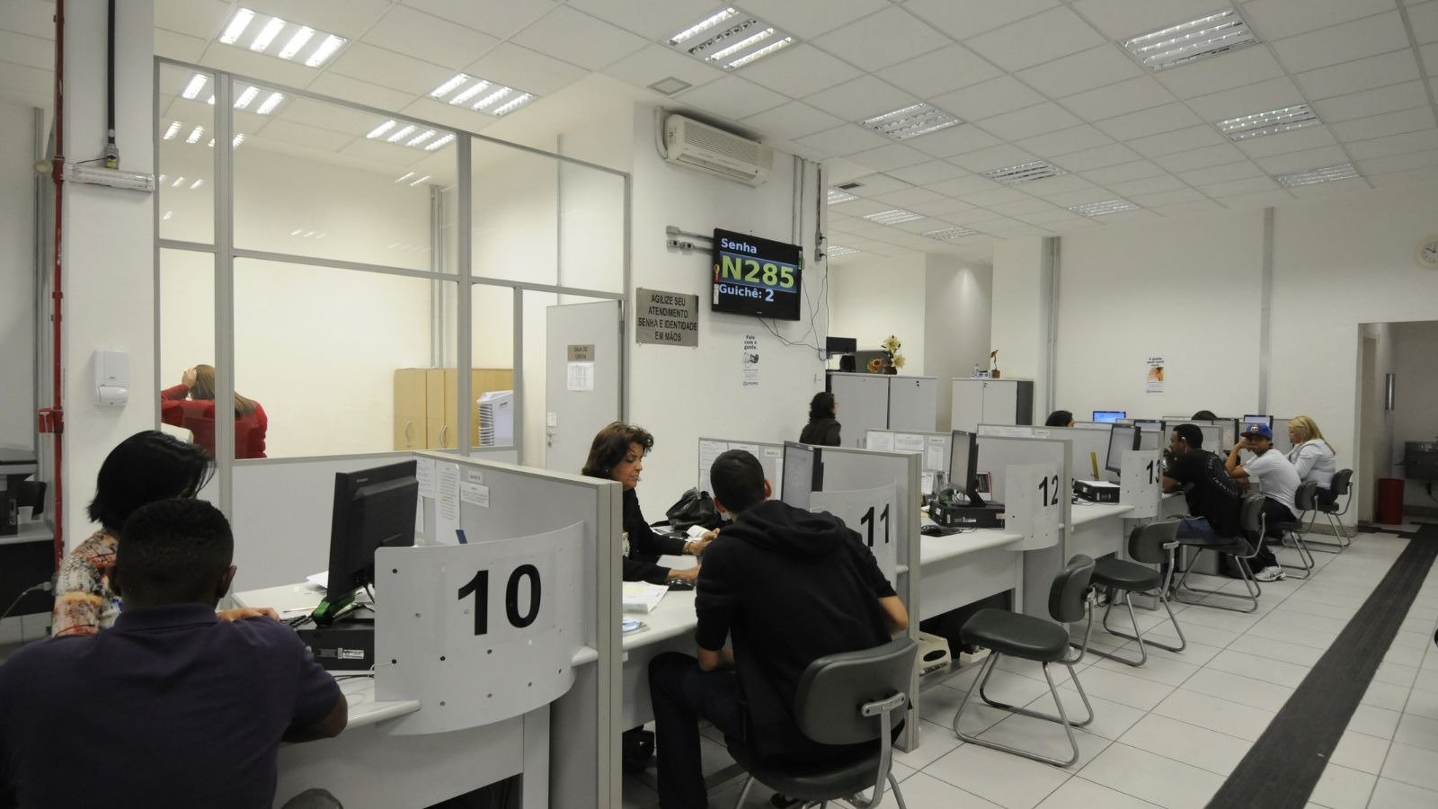 O processo de regulariza&ccedil;&atilde;o do t&iacute;tulo pode ser feito de forma inteiramente online -  (crédito: Jair Amaral/EM)