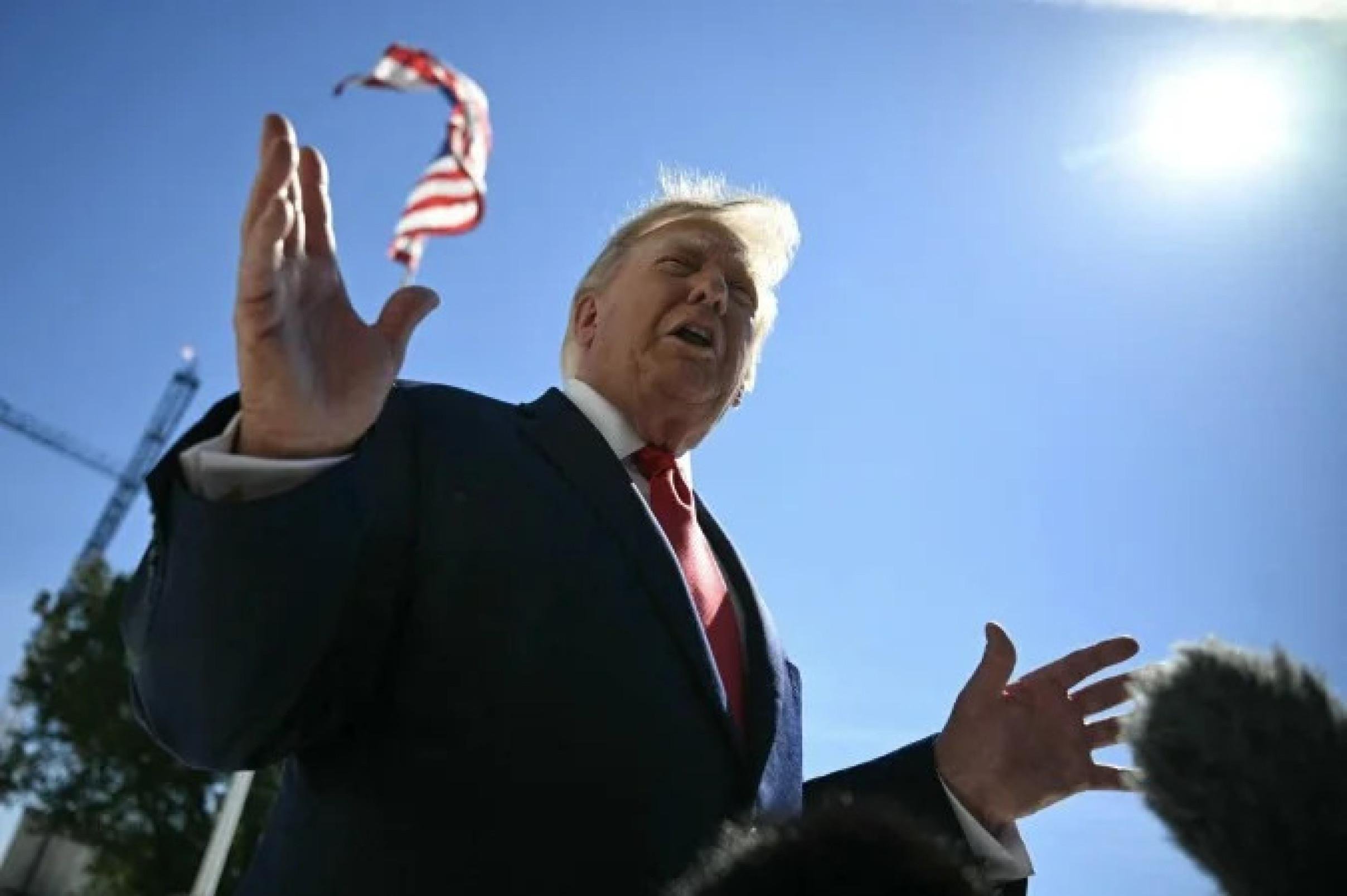 Trump evita falar de apoio a Flávio e reforça acompanhar pleito "de perto"