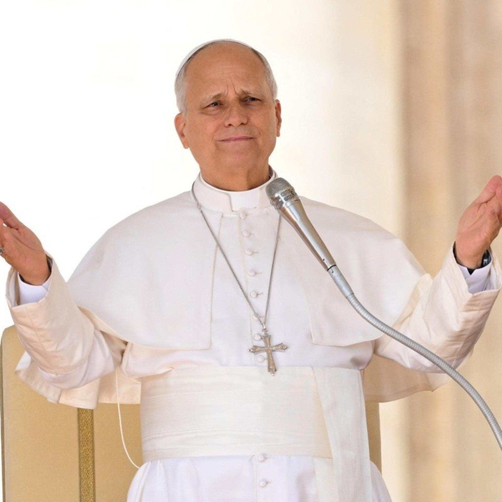 Papa fala em "operário" e pede paz no dia da eleição no Brasil