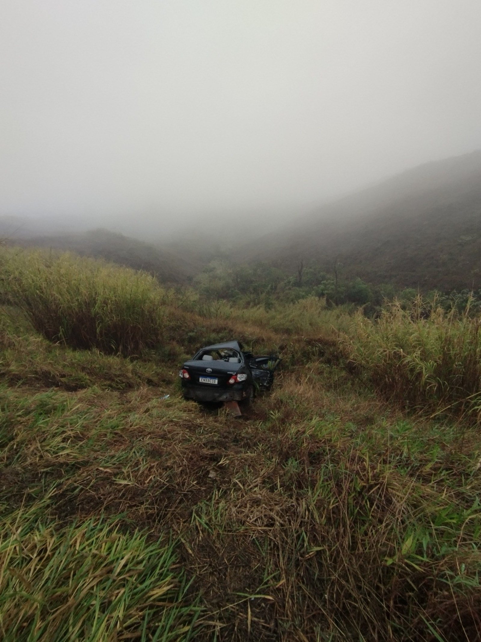 Passageiro morre e motorista fica gravemente ferido em batida na BR-262