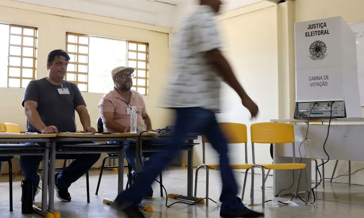 As escolhas feitas pelos eleitores definirão os ocupantes de cargos responsáveis por decisões que afetam diretamente a vida da população - (crédito: Bruno Peres/Agência Brasil)