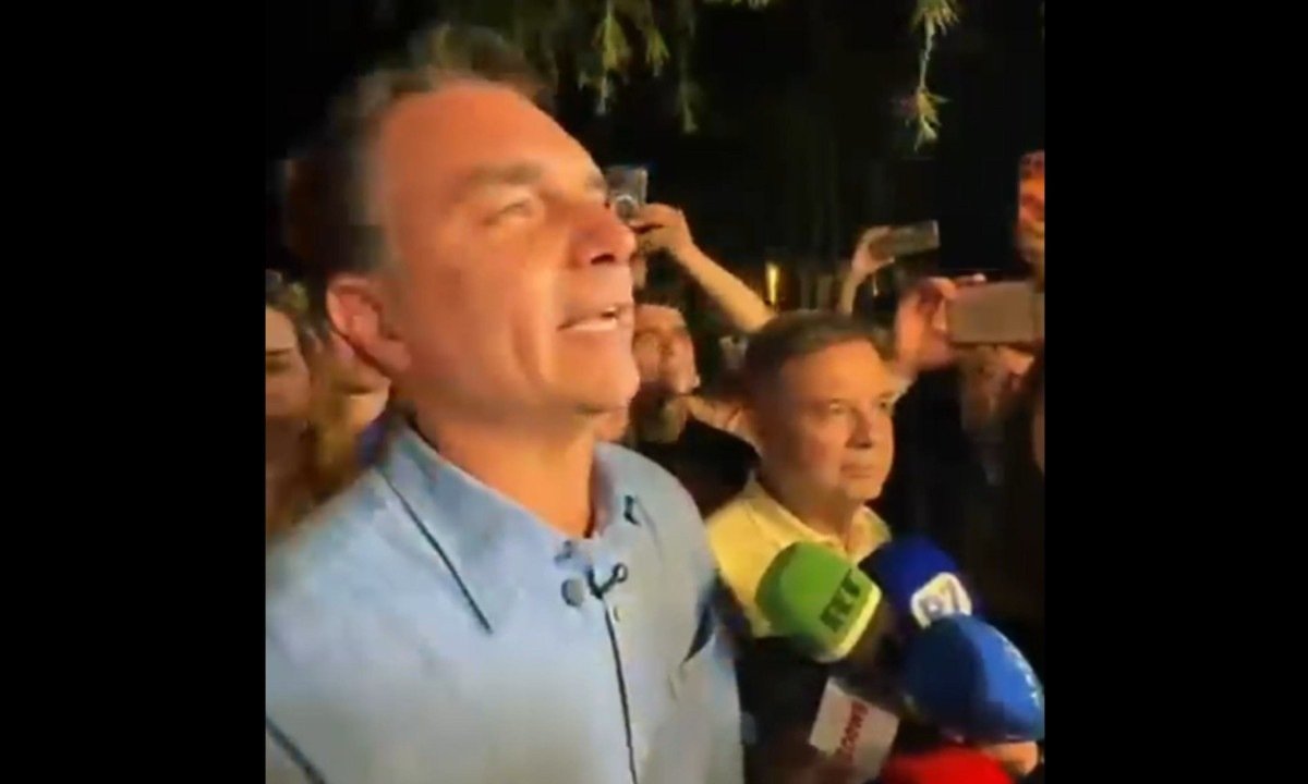 Flávio Bolsonaro termina em primeiro no primeiro turno da corrida presidencial - (crédito: Reprodução/Redes Sociais)