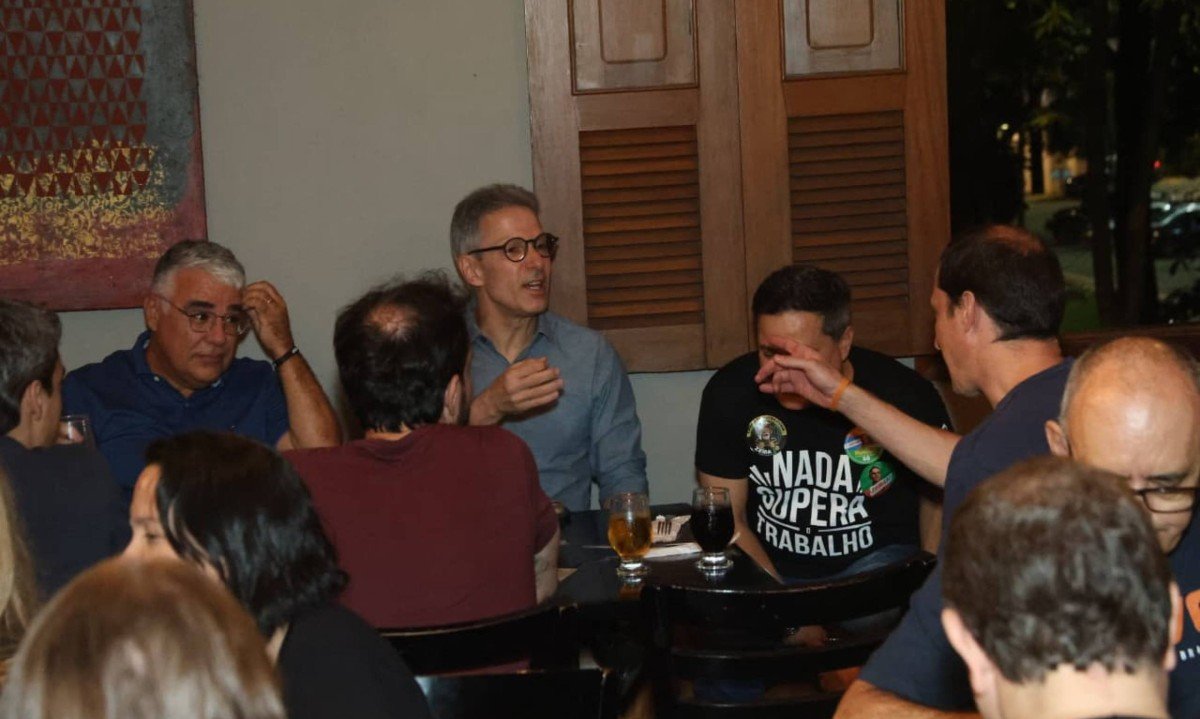 Candidato acompanhou a apuração de votos em bar em BH - (crédito: Marcos Vieira/EM/D.A Press)