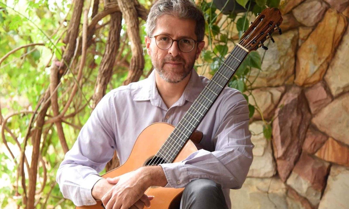Coordenador do colóquio, o violonista Victor Vale se apresenta hoje, tocando três valsas "de diferentes universos estéticos", conforme diz - (crédito: gladyston rodrigues/em.d.a.press)