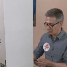 'Engraçado': Zema ataca o TSE após ser pego com celular na urna - GloboNews