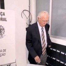 Sarney registra ida à urna e celebra voto: "Emoção muito especial" - Reprodução/Instagram/Sarney