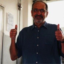 Depois de 40 minutos na fila, Kalil vota em BH  - Edésio Ferreira/EM/D.A Press