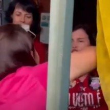Michelle Bolsonaro rebate "O inferno te espera" e cena viraliza; veja