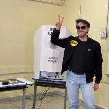 Renan Santos vota e ataca estratégia de Flávio Bolsonaro - Reprodução