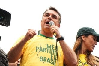 Mudança, STF e reeleição: os recados de Flávio Bolsonaro após o primeiro turno