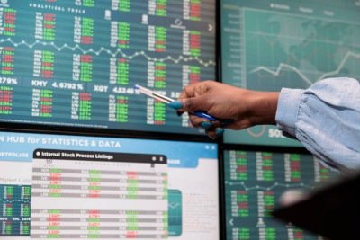 Resultado do primeiro turno deve derrubar o dólar e provocar um rally na bolsa -  (crédito: Foto: Freepik)