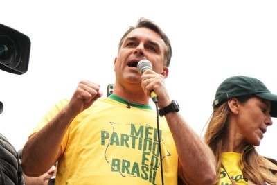 Mudança, STF e reeleição: os recados de Flávio Bolsonaro após o primeiro turno -  (crédito: Foto: Charles Vieira/Divulgação Campanha Flávio Bolsonaro)
