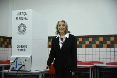 Carmem Lúcia chegou à seção eleitoral às 8h04 -  (crédito: Gladyston Rodrigues/EM/D.A.Press)