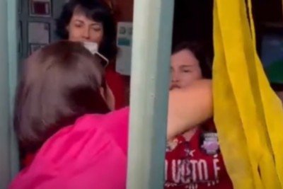 Durante a troca de palavras, a eleitora reafirmou sua posição crítica ao governo anterior -  (crédito: Instagram/Reprodução )