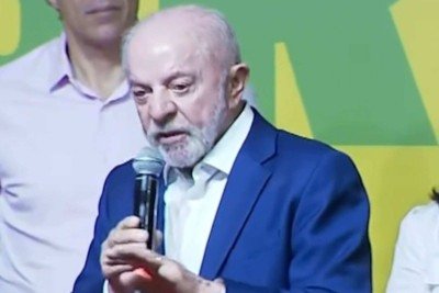 Lula anuncia 'nova campanha' e critica adversário durante discurso após definição do segundo turno das eleições -  (crédito: SBT News)