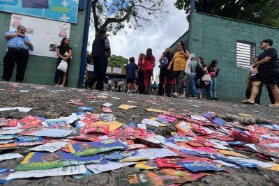Sujeira em frente Ã  Escola Municipal Santos Dumont, na Avenida Mem de SÃ¡, no Bairro Santa EfigÃªnia, na RegiÃ£o Centro-Sul de BH -  (crédito: EdÃ©sio Ferreira/EM/DA Press)